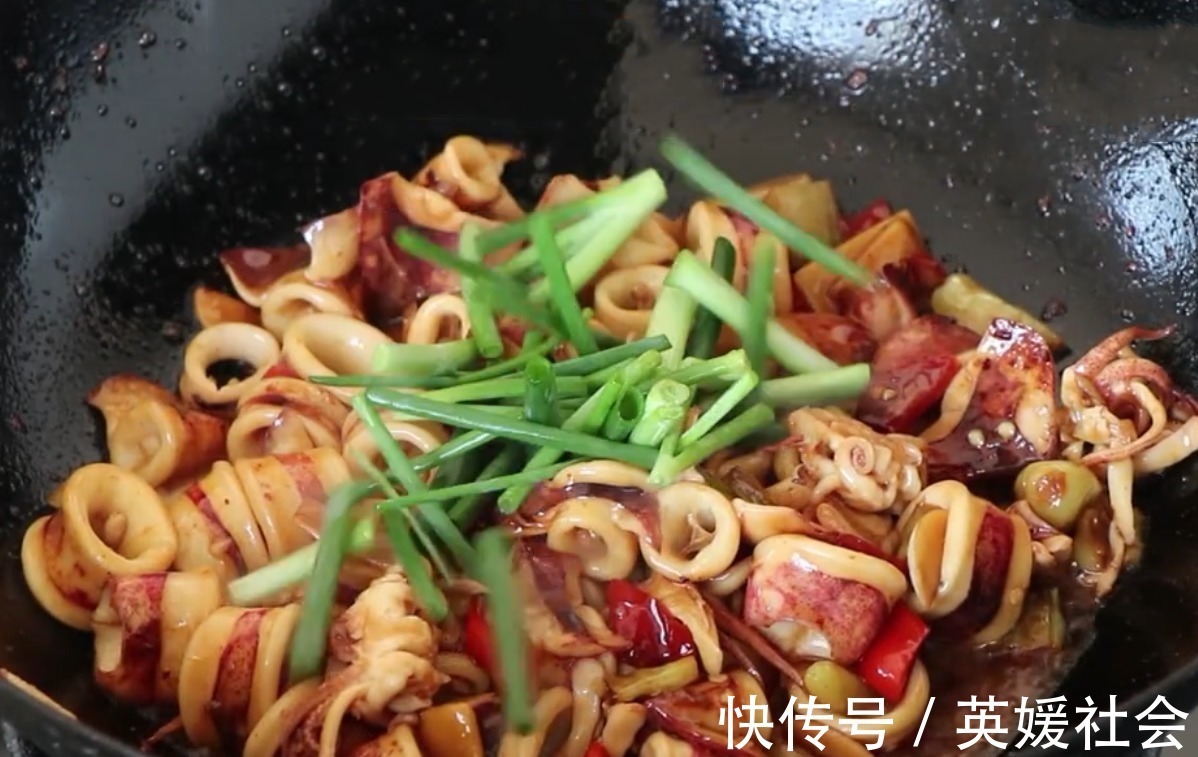 买点鱿鱼回家做美食,香辣美味,肉质Q弹,好吃到停不下来