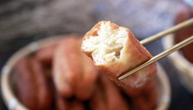 个个|1碗面粉,1个鸡蛋,教你做炸油条,个个松脆有韧劲,好吃无添加剂