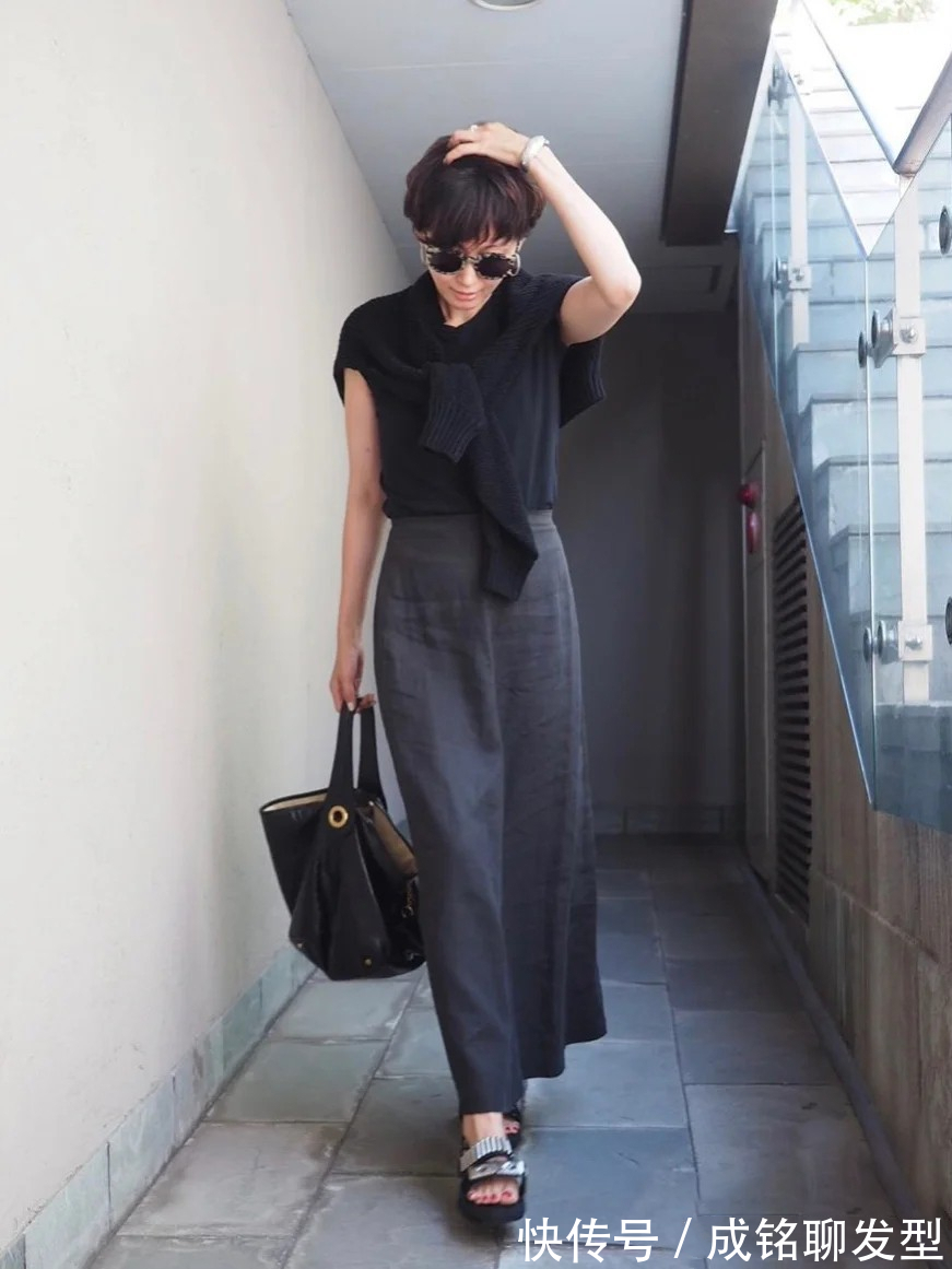 女人味|50岁女人的优雅穿搭,日本大龄博主的搭配示范,时髦减龄又显气质