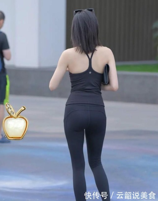 细节感 蜂腰削背的打底裤美女,远观有型近赏有“味”!