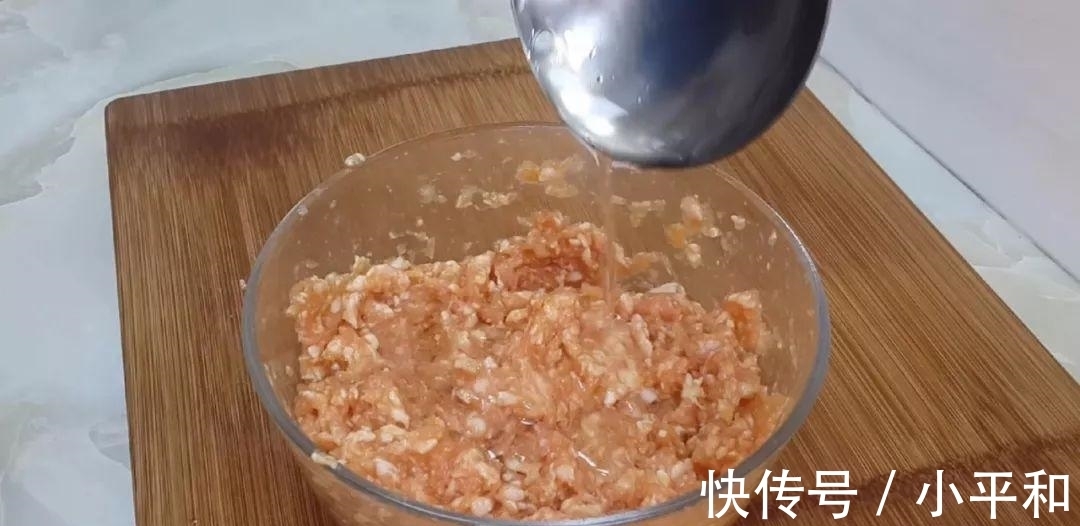 好吃|土豆这样做才好吃, 不用油炸, 比红烧狮子头都好吃, 好吃到流口水