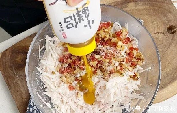 芋头糕|闻着香就被馋醒了!这早餐做一次能吃一周,早上几分钟搞定!