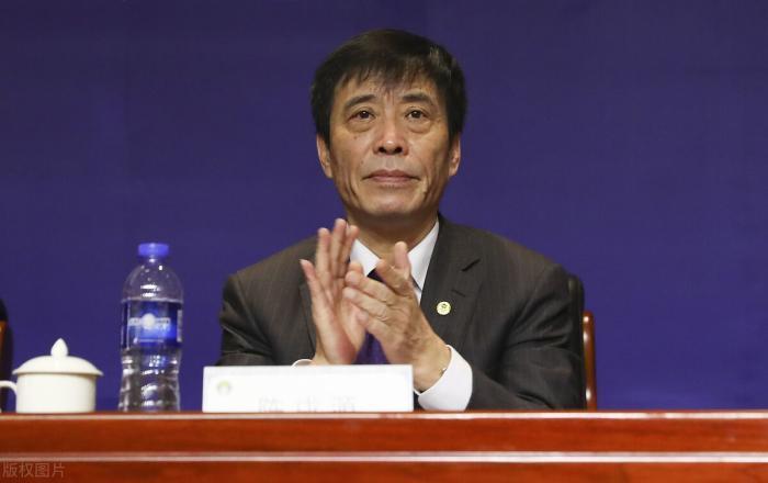 一线队|广州恒大又做吹哨人,低薪高效内卷开始,球迷:以后只能骂低能了