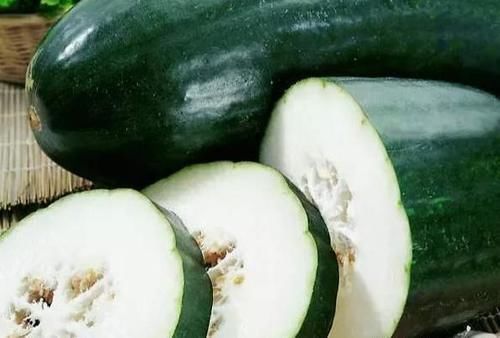 脸上长斑的人,3种食物是天然的“褪黑素”,吃再多也没事