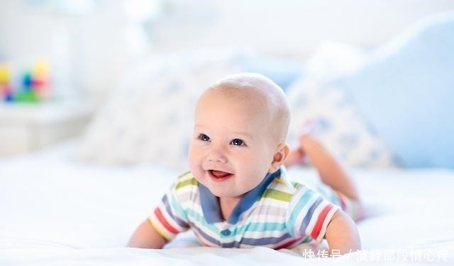 美国儿科学会|每天陪宝宝练这个动作，头型更漂亮，更早学会翻身、走路！