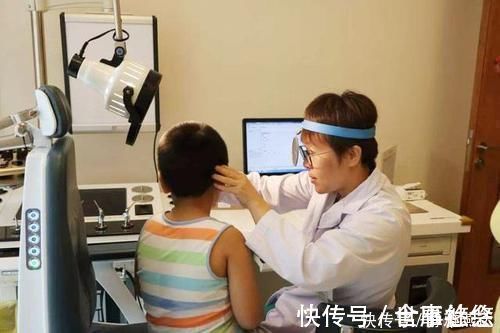 虫子|虫子飞进3岁孙女耳朵,奶奶一个举动救了孩子,医生直夸:有文化