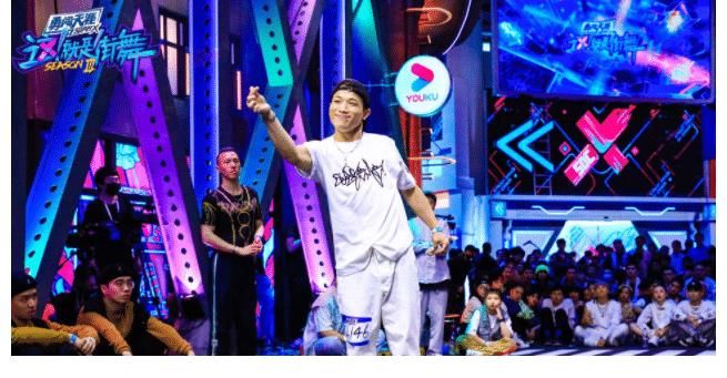 《这就是街舞4》，王一博跳街舞的天赋还是很强的，比如律动方面