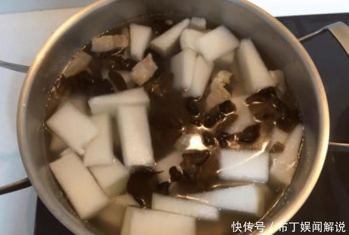 热腾腾|白萝卜和它是绝配,简单煮一煮,暖胃养胃,营养极高,现在吃正当时