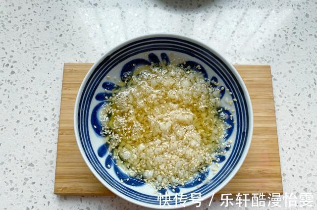 主食|夏天必备清爽主食鸡丝凉面，拌一拌10分钟上桌，酸辣又开胃
