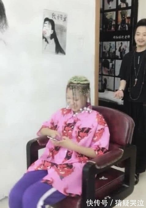 造型 美女去理发店剪了一个独特的发型，网友：墙上的造型更吸引眼球