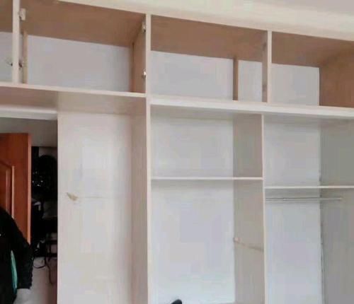 涂刷|入住不到半年衣柜内就充满霉味,扒开一看,为什么没人提醒我注意