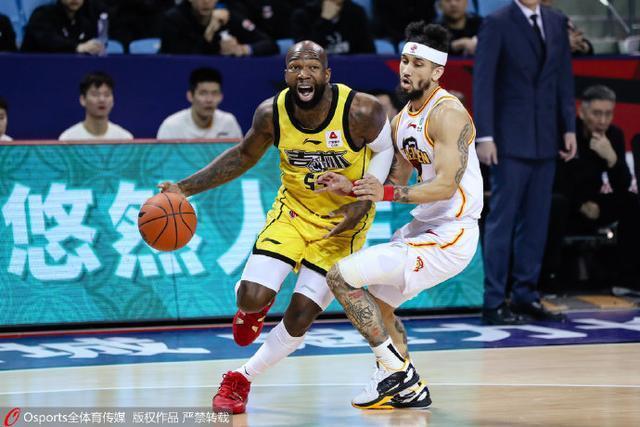 琼斯|狂轰49+10+5!CBA超级外援KO广东黑马,实力证明,虎王续约很明智