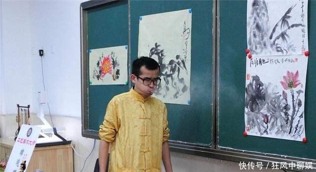 自称|他首创用舌头写字作画,自称是韩愈后代,被学校邀请给学生上课