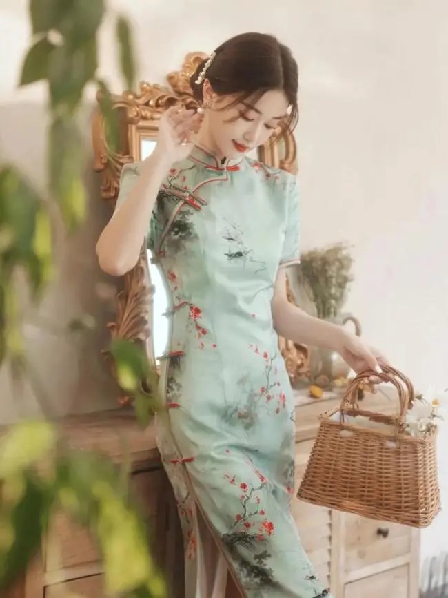 高跟鞋|清新绿色旗袍,优雅得体,也许就在不轻易间就会让你清凉一夏!