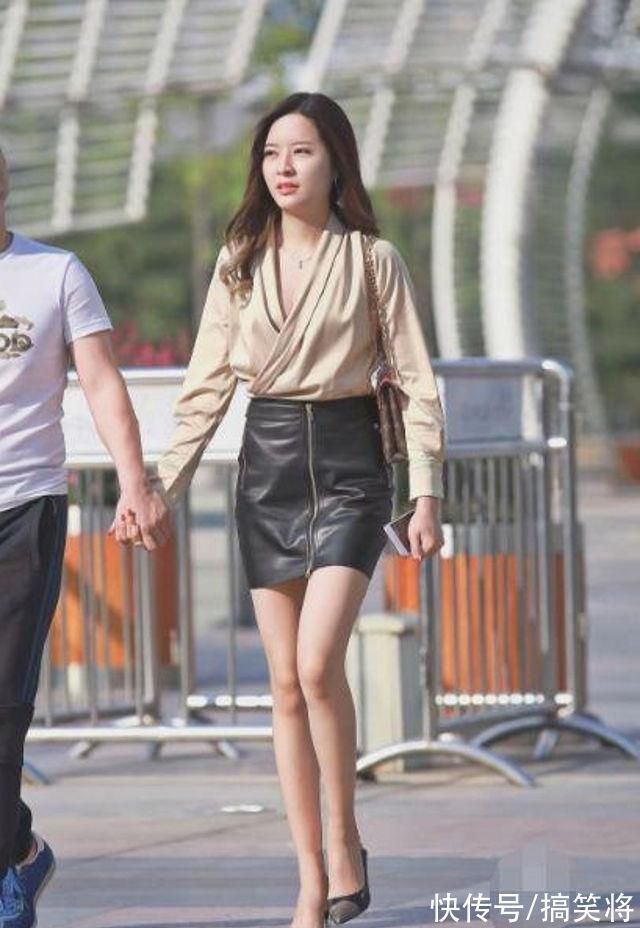时尚 靓女很懂时尚,高跟鞋搭配牛仔的短裤,更加引人关注