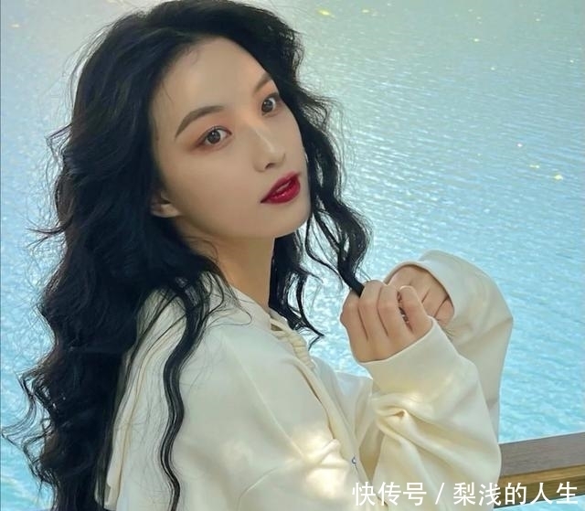 头发|夏季是护发的季节,学会这些“护发技巧”,养成乌黑顺滑的秀发