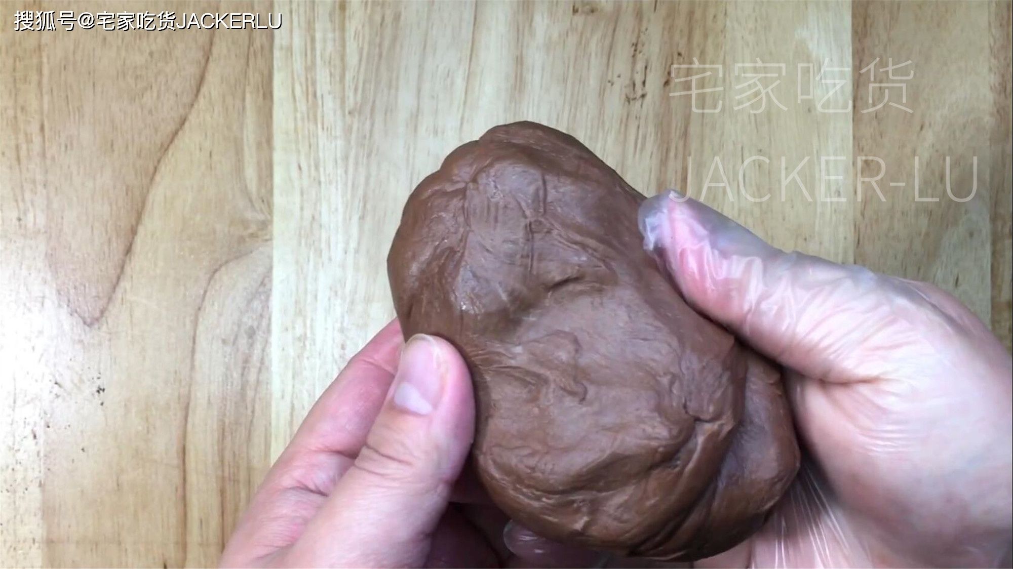 双色吐司面包,牛奶与可可携手共舞,双重味觉享受。