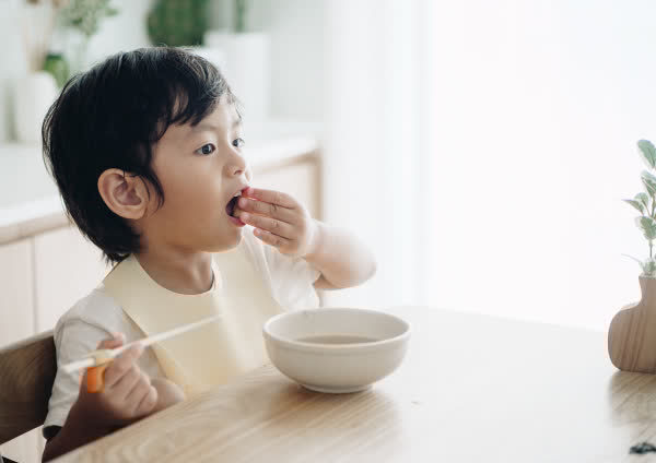 脾虚|8岁男孩脾胃衰竭,医生劝诫2种肉吃一次,7天不消化,少给孩子吃