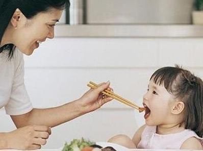 宝爸|宝爸临危受命,给一岁儿子喂药,却错把4毫升听成40毫升