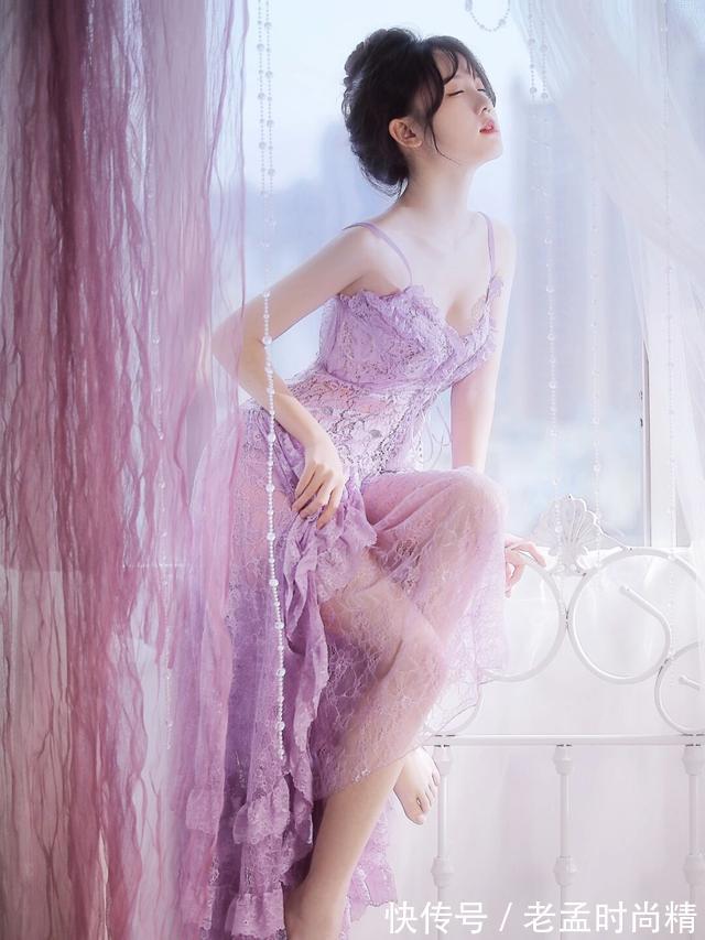 连衣裙 美女的这身紫色连衣裙怎么样?轻纱薄裙尽显优雅和甜美,我很喜欢