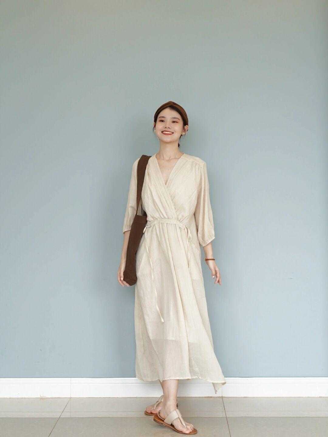 西装|基础款怎么穿出高级感?短款西装配连衣裙优雅温柔,显瘦又时髦