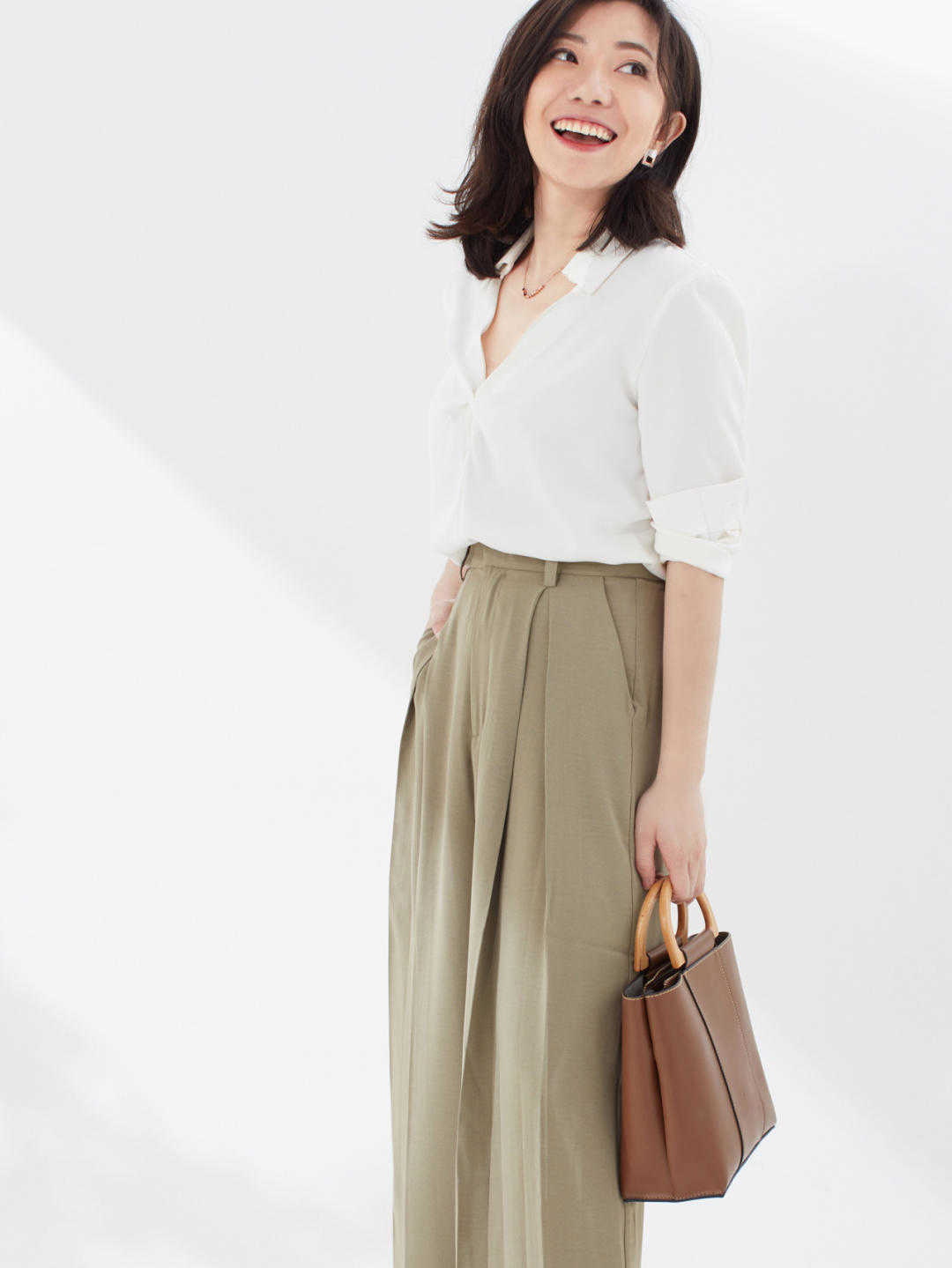 夏季|夏季阔腿裤要这样穿,搭配上白色衬衫,广告显得清爽,显瘦又舒适