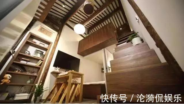 18㎡“棺材房”挤下2对夫妻,丈母女婿睡上下铺,一翻身床嘎吱响