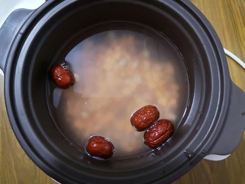 红豆和“它”一起炖,皱纹消失了,嘴巴不臭了,秀发变得乌黑亮丽