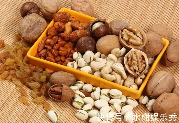坚果|女性怀孕时别吝啬常吃3种零食,有助于宝宝发育,还增强免疫力