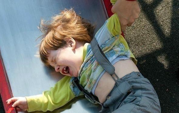 消防车|“你不走我走”,宝妈生气把孩子留商场,3分钟后急得四处找娃