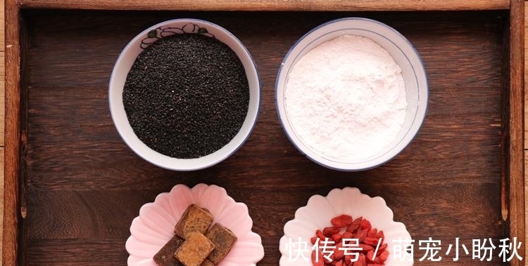 芝麻|秋季,少吃板栗花生多吃它,多买点炒好囤起来,放到冬天吃特省事
