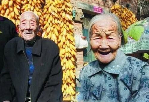 健康長壽|698位百歲老人的長壽方法,六成人愛吃甜食,專家總結長壽標準