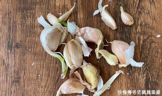 大蒜买多了容易碎三招，不枯萎，不发芽，放一年新鲜