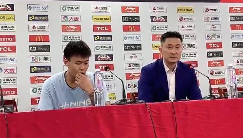 周鹏|5战休4场!阿联的真实身体状态如何?杜锋的做法太暖心了
