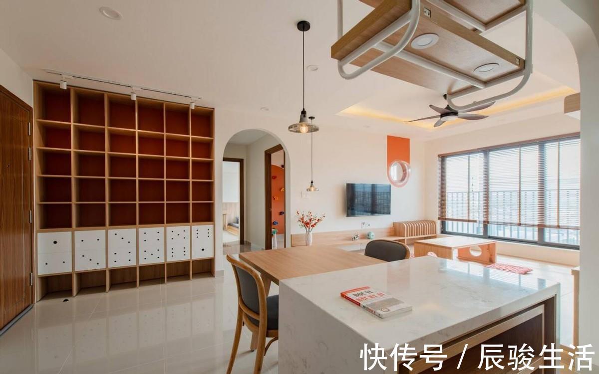客厅|78㎡“去客厅化”,扔掉沙发靠墙打5cm高地台,一家5口越住越宽敞