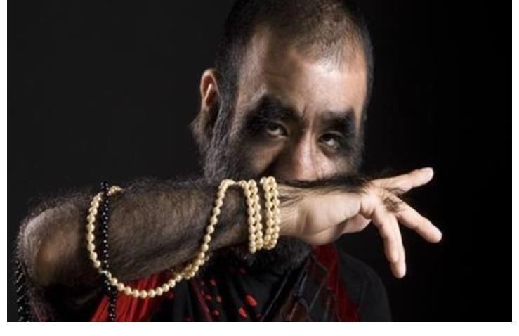 毛孩于震寰:老板斥1000万包装,42岁娶