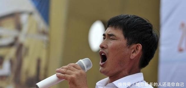 小学文凭的朱之文,书法被炒到4个字20万,专家:书法家不如文盲