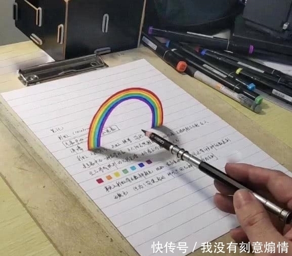 画纸|美术生笔记本上画彩虹,本以为是小爱心,成画后出人意料