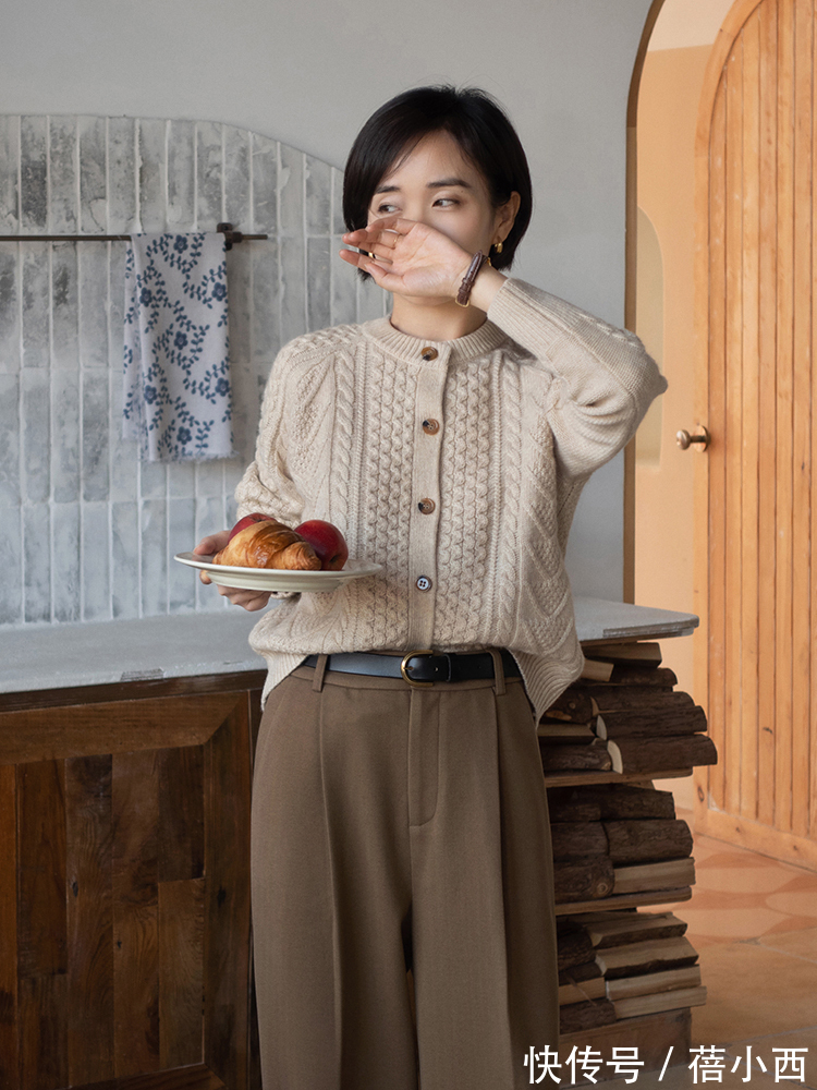 开衫|学会穿“毛衣”才能成为时髦精,选这4个实用款就够了,高级时尚