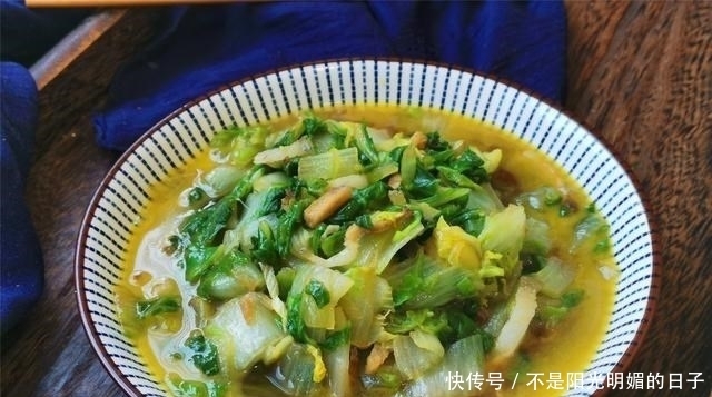 春天，这菜2块钱一斤便宜，加些肉丝炒一炒特下饭，家人爱吃