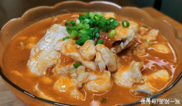 丝瓜鲫鱼汤|酒鬼们最爱吃的12道下酒菜,接地气味道棒,大筵小席均合适