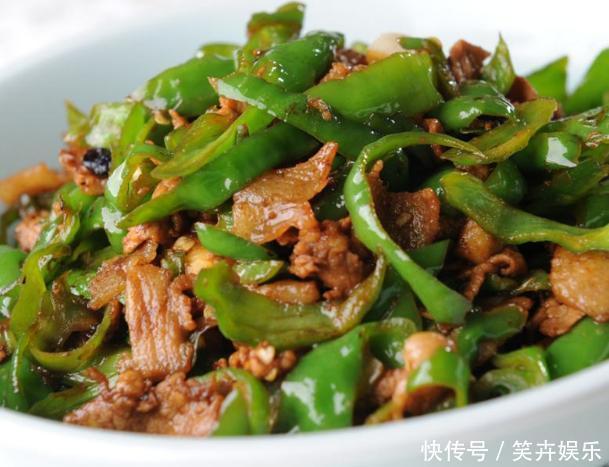 做辣椒炒肉时,先炒辣椒还是猪肉?顺序弄错了,难怪肉不香也不嫩