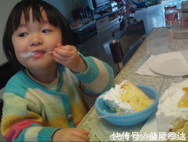 食物|劝告:3岁前,4种食物不是疼孩子,是害孩子,还有家长给娃吃