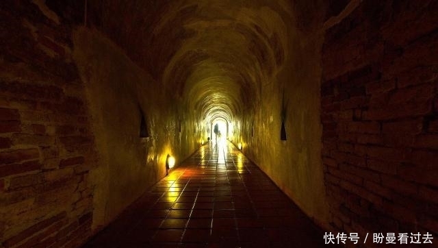 阴暗隧道中的宏大寺庙，600年历史，堪称奇迹