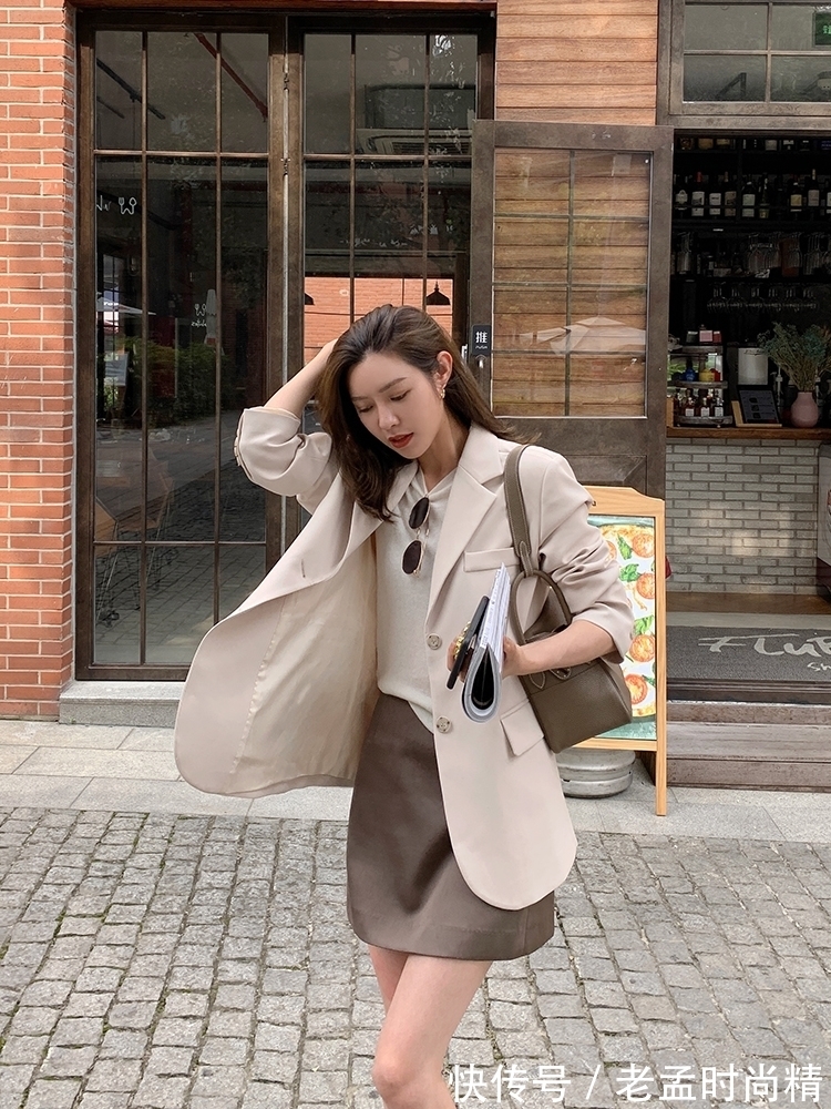 小脚裤|初秋季节,微胖女生穿搭的6个通用服装单品