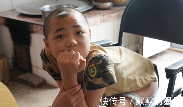 两个儿子|女子意外怀孕后不顾反对生下双胞胎,医生看后断言:活不过18岁