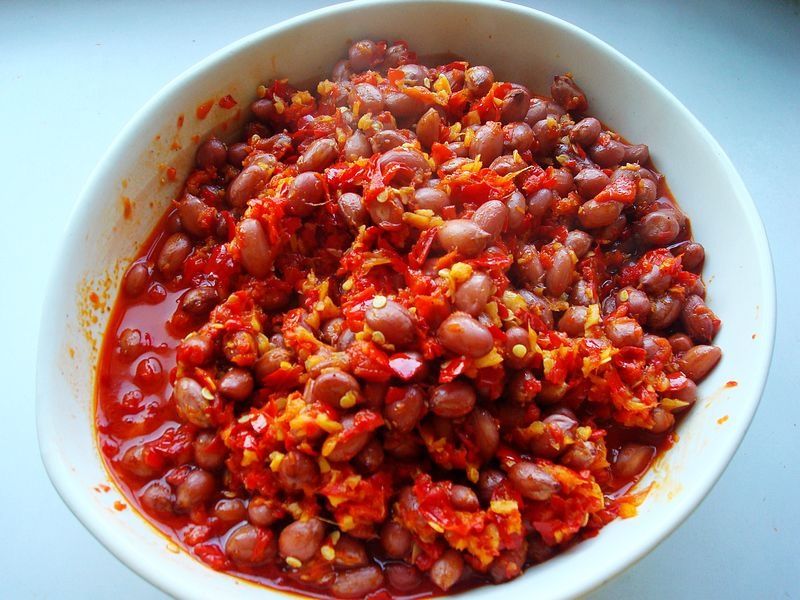 花生不要再煮着吃了,这样做能炒菜能拌面,比老干妈都好吃