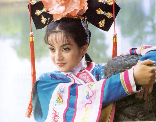 小燕子|《还珠格格》23年了，这8位演员后来怎么样了？