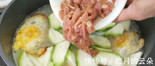 开胃汤|1根丝瓜3个蛋,教你一锅我家最爱喝的开胃汤,汤汁奶白营养又好喝!