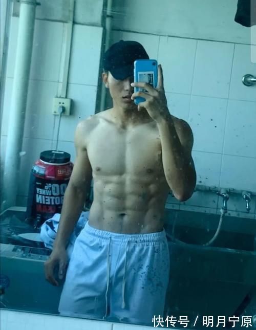 健身|拥有八块腹肌人鱼线的体育生,网友:不争气的眼泪从嘴角流了下来